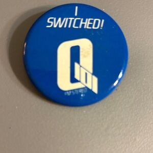 Vintage Q101 Blue 'I Switched!' Button
